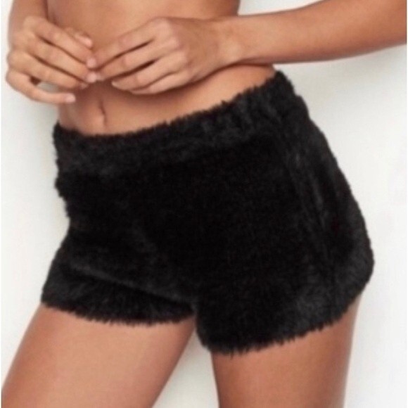Victoria’s secret - Fuzzy Shorts - size M - Picture 11 of 11